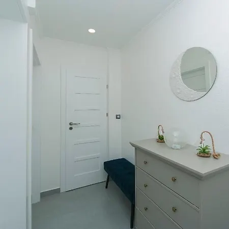 13 Luxury Apartment *