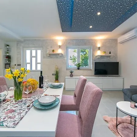 13 Luxury Apartment *