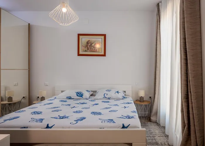 Luxury Near The Split